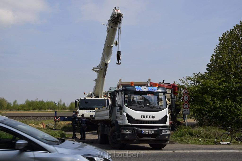 Schwerer VU LKW Zug Bergheim Kenten Koelnerstr P580.JPG - Miklos Laubert